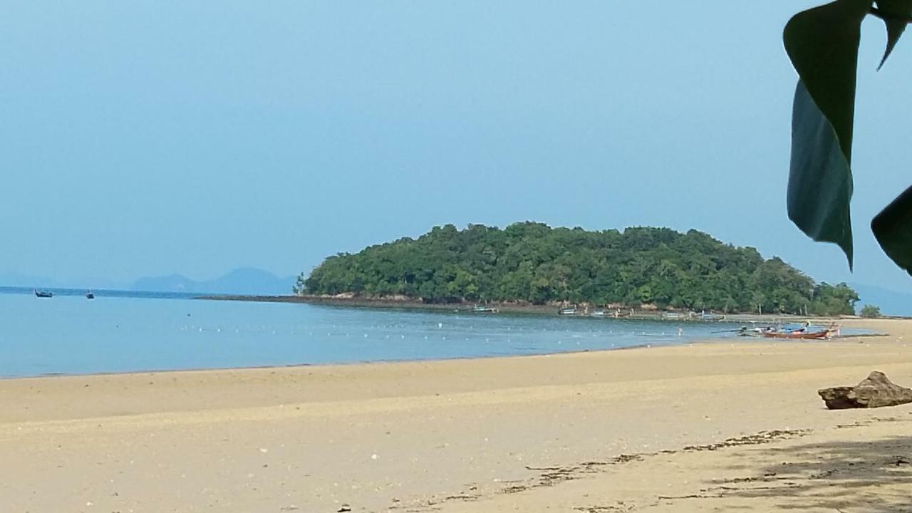 The Beach At Klong Muang Luaran gambar
